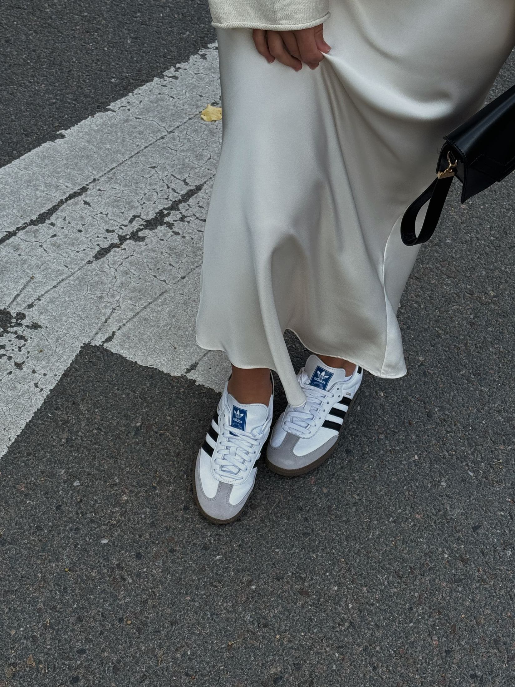 Sneakers With Midi Dresses: Balancing Shape, Hem, and Color