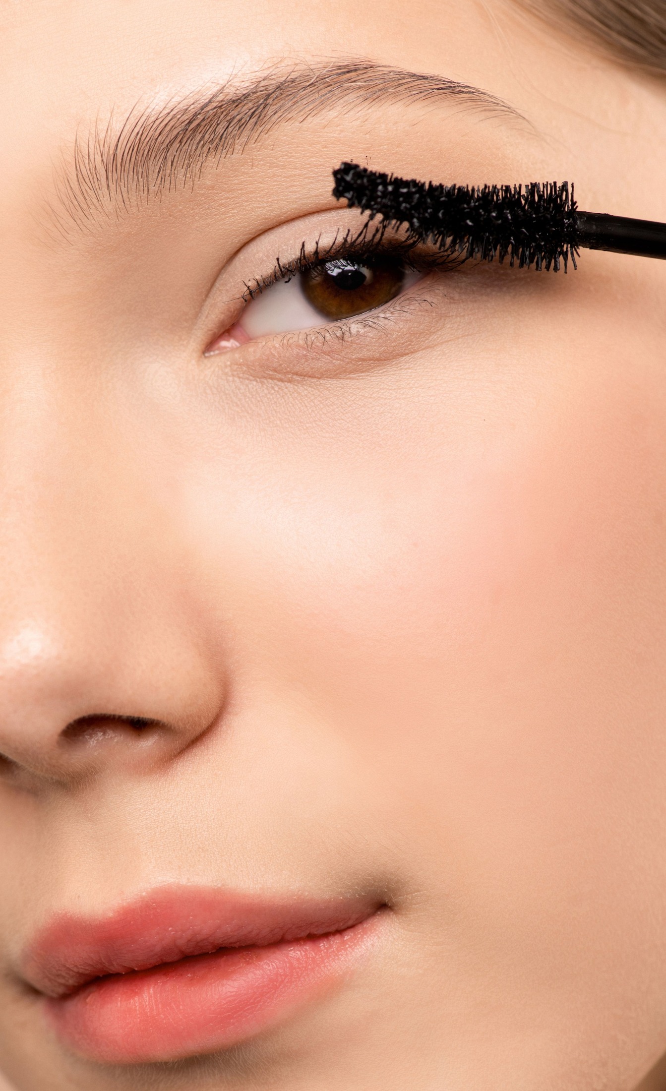 Mascara Smudges: Trace the Mark Before Changing the Formula