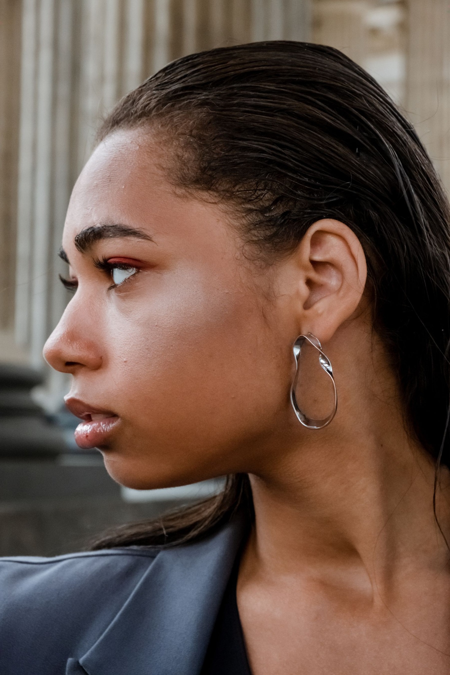 Pairing Earrings With Necklines Without Crowding the Outfit