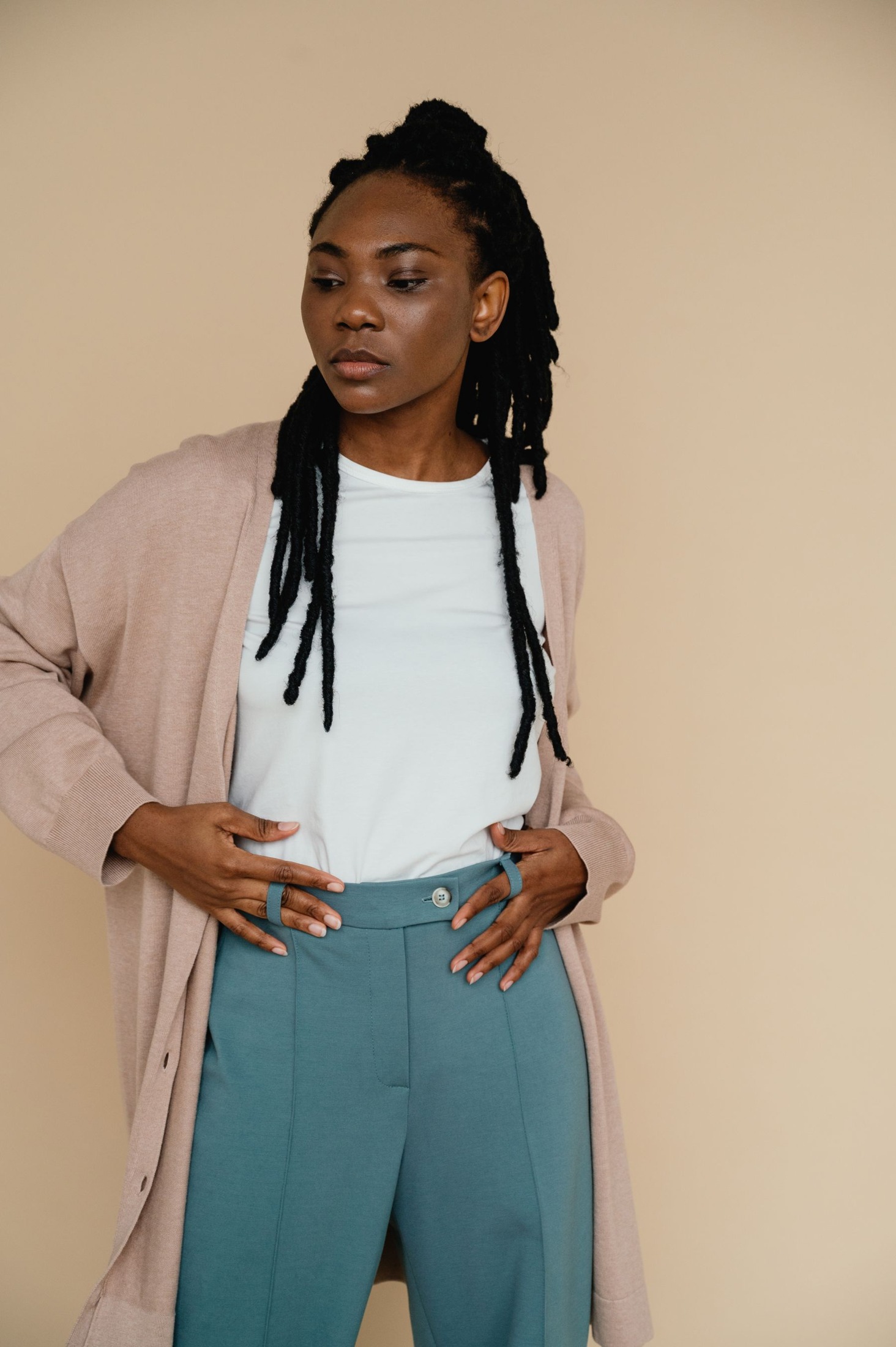 Weekend Layers That Still Look Complete When One Comes Off