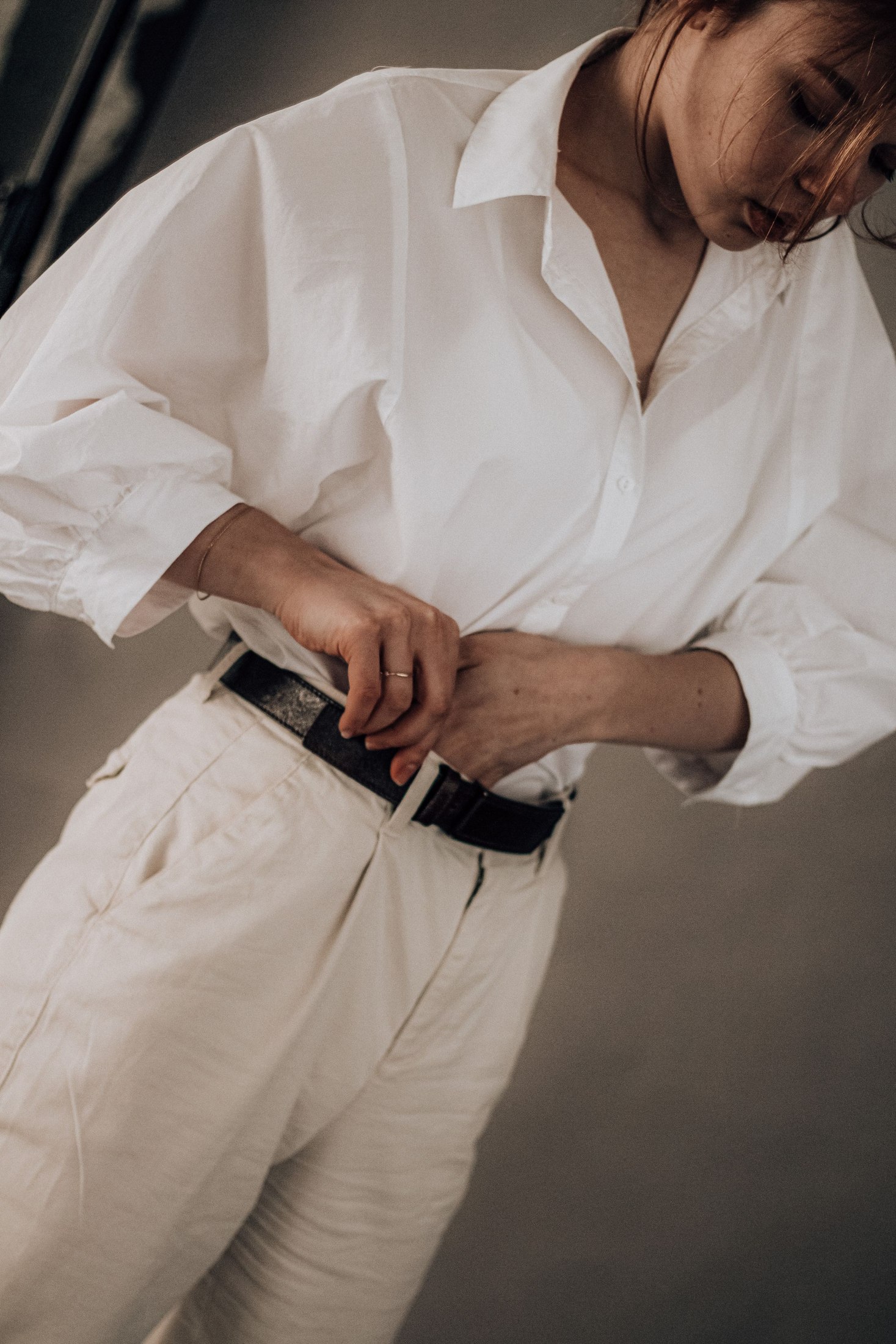 The Low-Bulk Front Tuck: A Button-Down Shirt Fit Guide